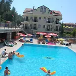 Grove Hotel