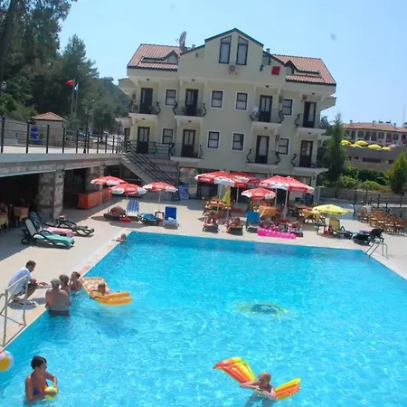 Grove Szálloda