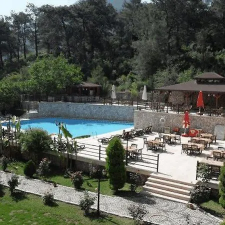 Grove Hotel